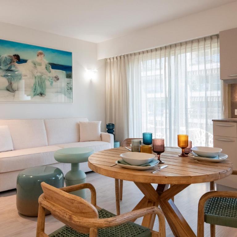 Résidence Hôtelière Chambord au coeur de Menton - entièrement rénovée - Appartement Deluxe - 10