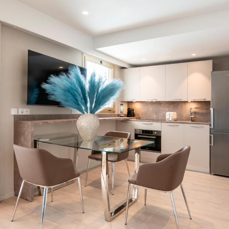 Résidence Hôtelière Chambord au coeur de Menton - entièrement rénovée - Studio avec Terrasse - 1