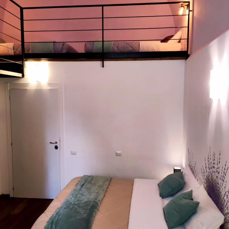 Loft Centro Storico Accesso Senza Scale "Carvajal Rooms " Due Passi dal Duomo, Netflix Incluso - Camera Quadrupla con Bagno Privato - 10