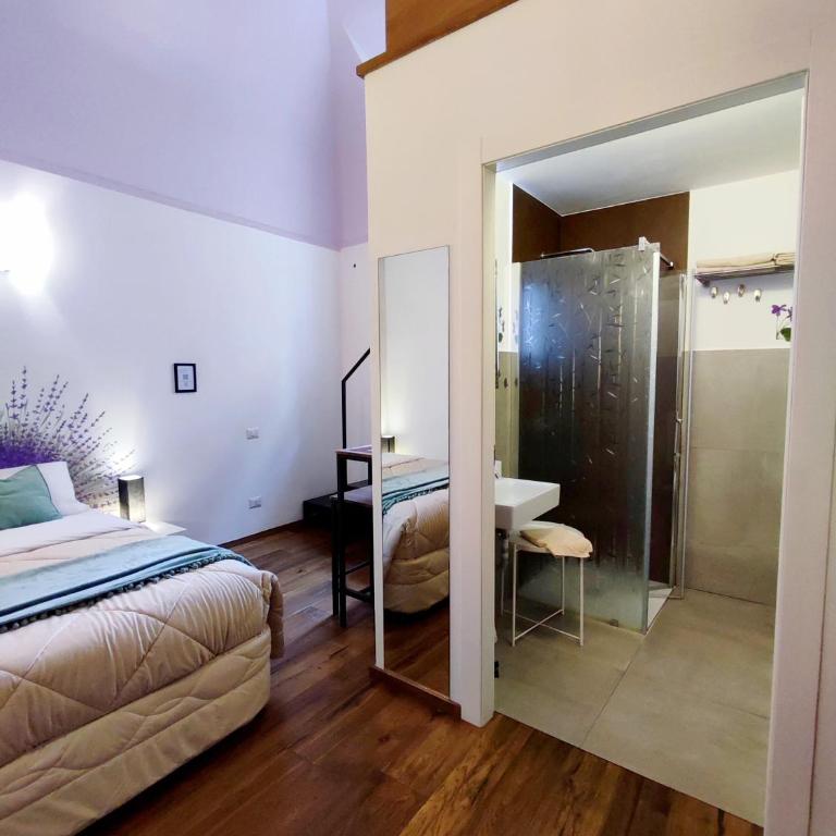 Loft Centro Storico Accesso Senza Scale "Carvajal Rooms " Due Passi dal Duomo, Netflix Incluso - Camera Quadrupla con Bagno Privato - 4