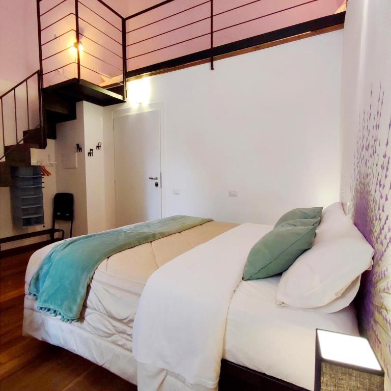 Loft Centro Storico Accesso Senza Scale "Carvajal Rooms " Due Passi dal Duomo, Netflix Incluso - Camera Quadrupla con Bagno Privato - 11