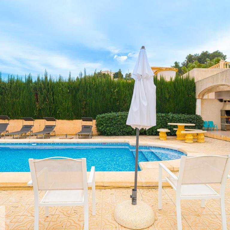 Villa Los Olivos El Poblet Private Pool - Three-Bedroom House - 4