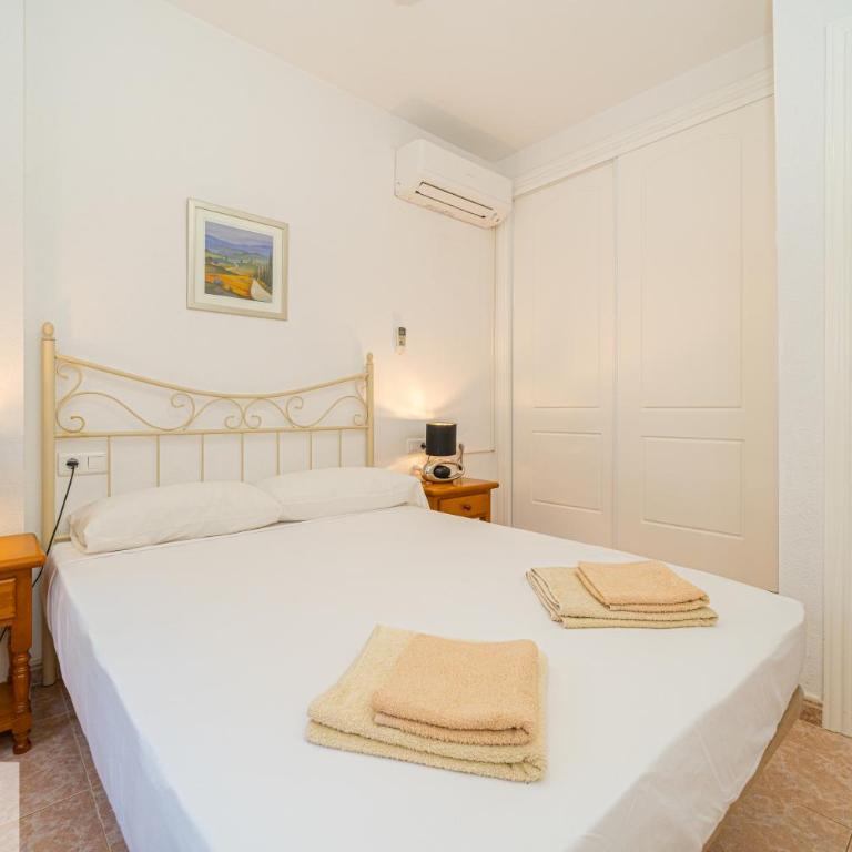 Villa Los Olivos El Poblet Private Pool - Three-Bedroom House - 17