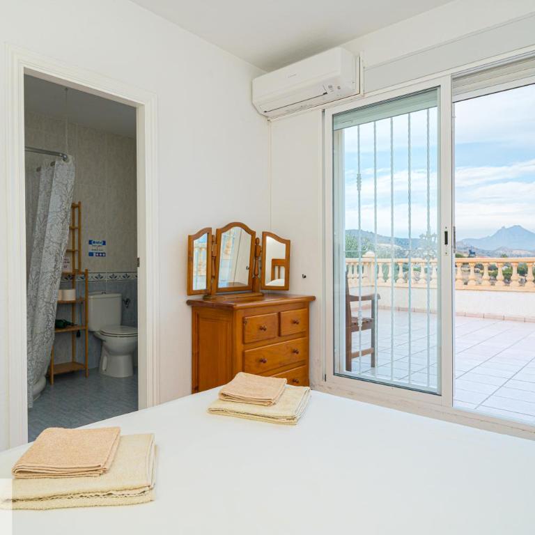 Villa Los Olivos El Poblet Private Pool - Three-Bedroom House - 31