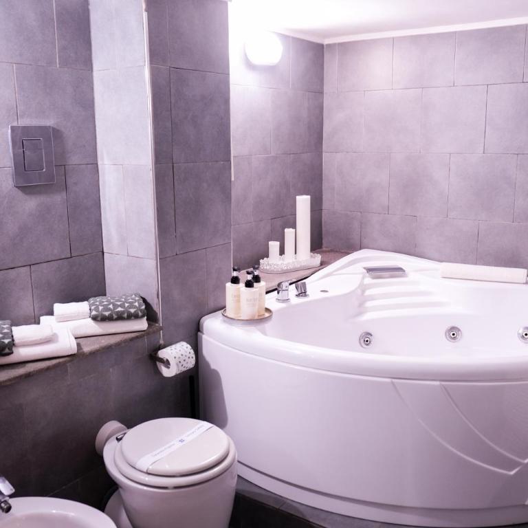 A un passo dal Castello Maschio ANGIOINO Appartment - Appartamento Deluxe - 17