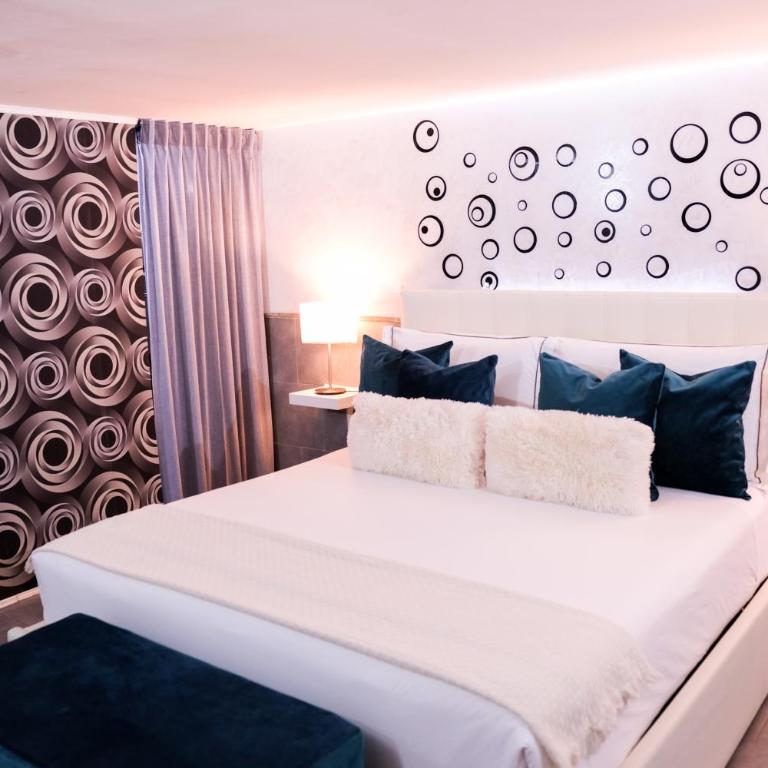 A un passo dal Castello Maschio ANGIOINO Appartment - Appartamento Deluxe - 10