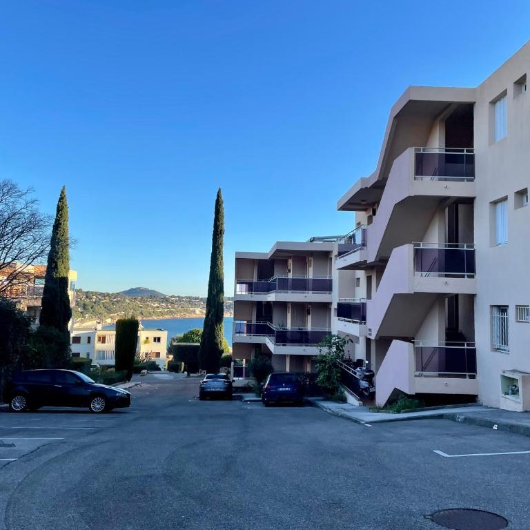 Tout proche de la plage, à 12 min à pied du port, place de parking - Apartamento de 1 dormitorio - 17
