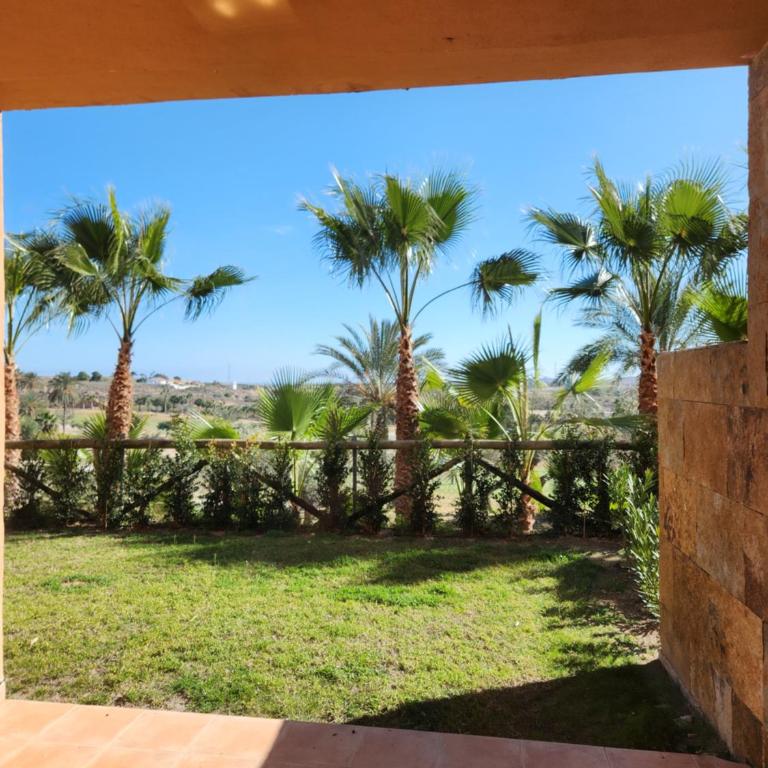 BAJO con JARDÍN PROPIO EN VALLE DEL ESTE GOLF!! - Apartamento de 2 dormitorios - 53