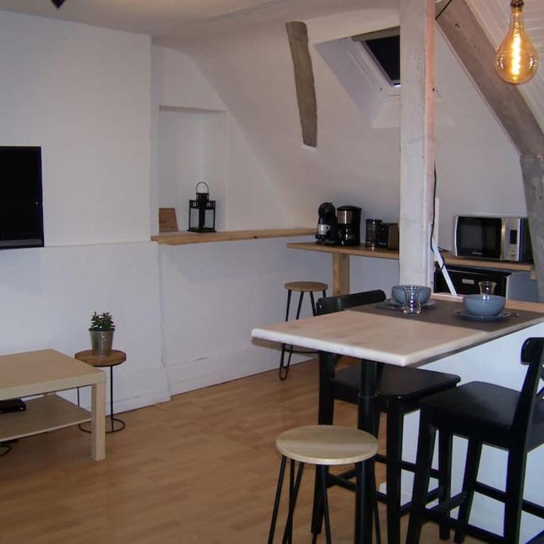 Rennes: studio 4 couchages, proche commerces, bus. - Studio - 1