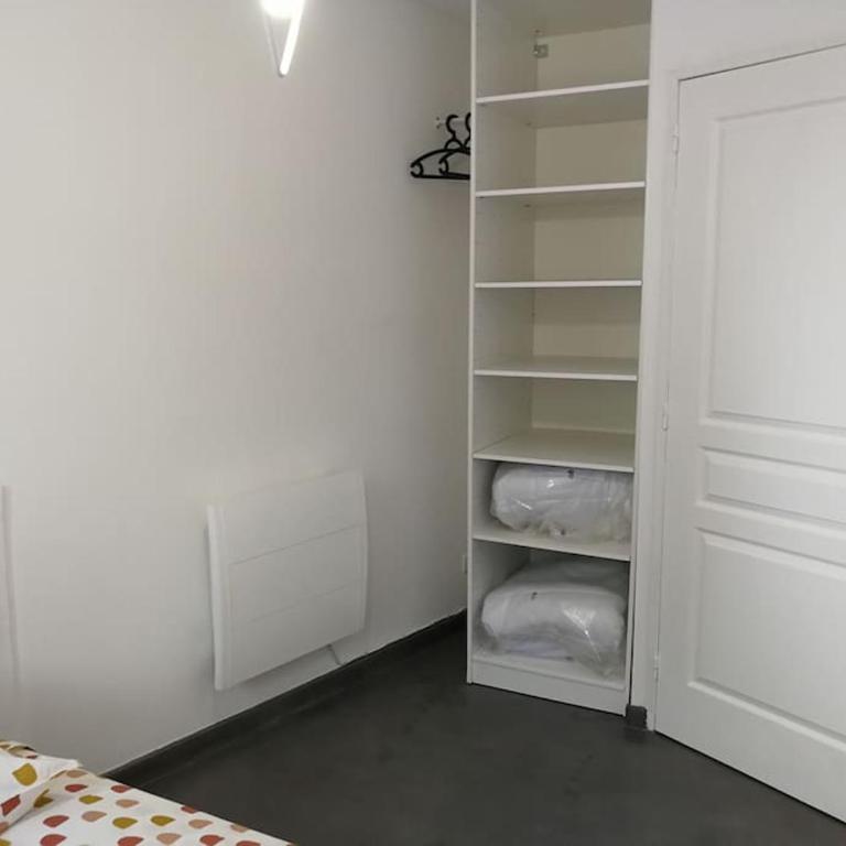 Villa au Calme avec Extérieur et parking gratuit aux portes d'Aix et Marseille Emplacement idéal - Villa 2 Chambres - 12