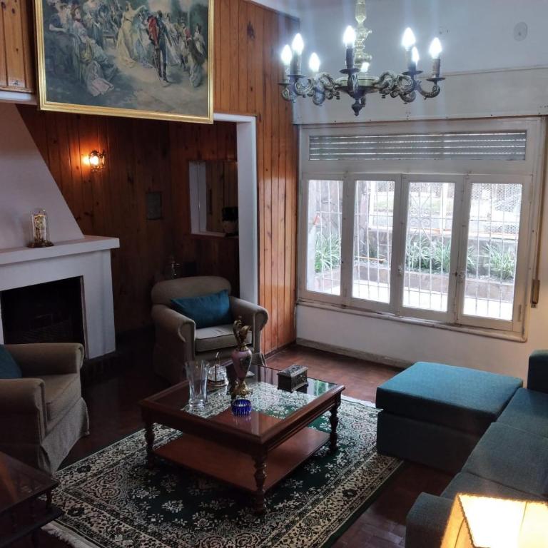 La Dorada , Casa entera en Excelente Zona Residencial con cochera techada y parrillero - Casa de 3 dormitorios - 1