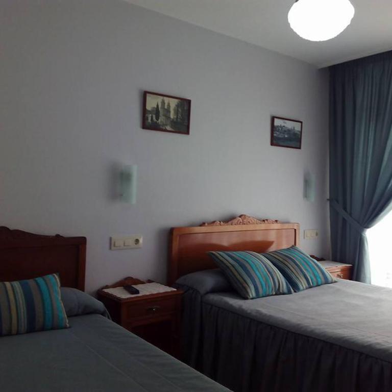 Hostal Pumar - Habitación Triple con baño privado - 2