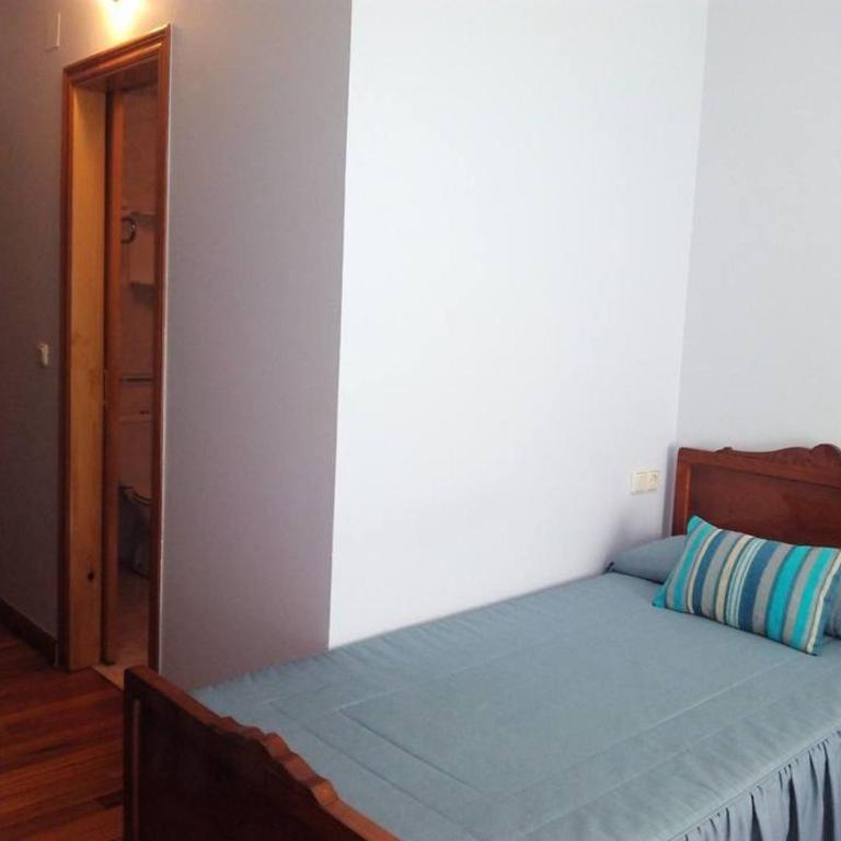 Hostal Pumar - Habitación Triple con baño privado - 3