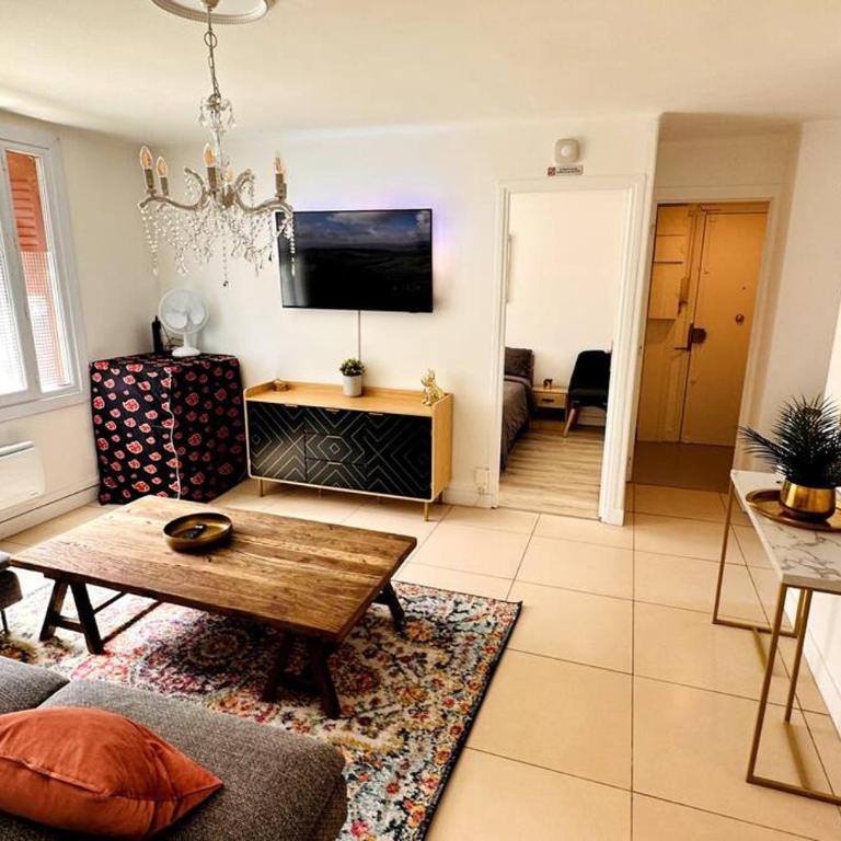 Appartement 3 chambres + parking à Lyon 7 - Appartement 3 Chambres - 6