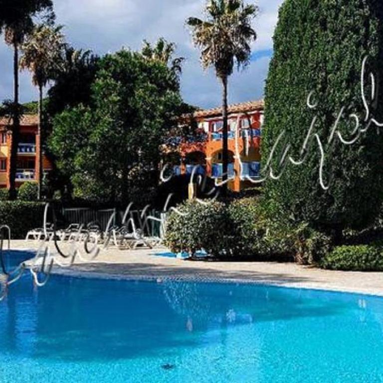 HYERES, Magnifique Parc de la Presqu'île avec Piscine et Plage face à Porquerolles ! - Apartment - 92