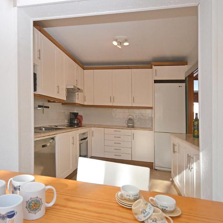 Can Bennasar 11 - Three-Bedroom House - 10