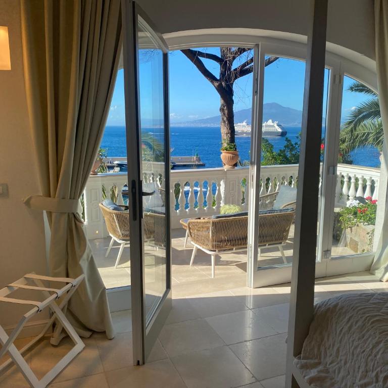 Villa Silvana Relais - Camera Matrimoniale Deluxe con Balcone e Vista Mare - 1