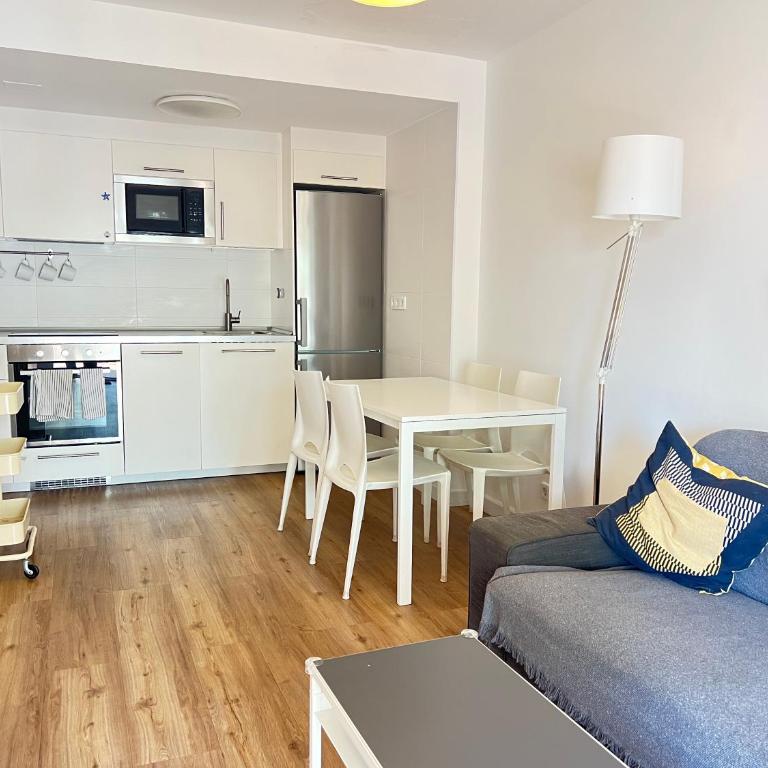 Beach Apartment Alicante - Two-Bedroom Apartment - 19