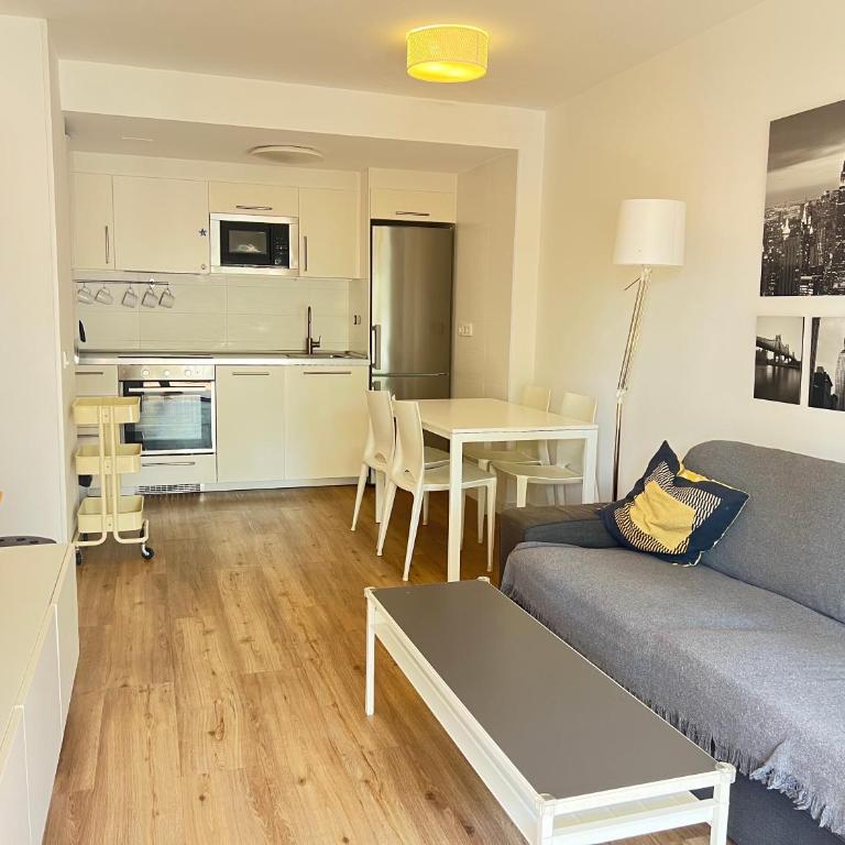 Beach Apartment Alicante - Two-Bedroom Apartment - 5