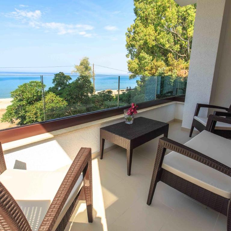 Apartments Kuce Lekovica Beach & snack bar- Bistro - Double Room with Balcony and Sea View - 3