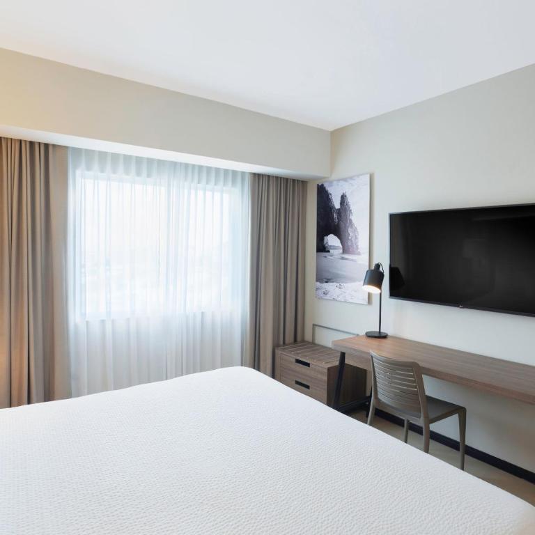 Fairfield by Marriott Los Cabos - Habitación con cama extragrande y vistas a la ciudad - 4