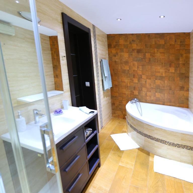 Villa lujo Costa del Sol con piscina-jacuzzi - Villa - 98