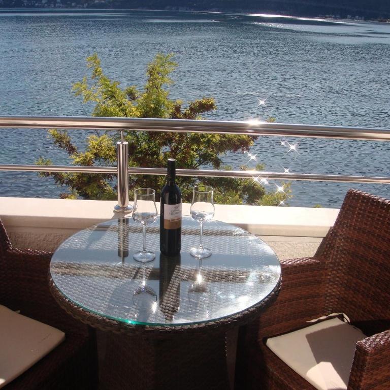 Apartments Twins - Studio Apartment with Balcony 1 - 2
