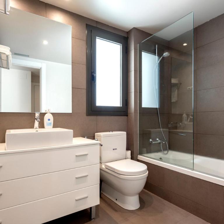 Espais Blaus Apartments - Three-Bedroom Apartment - 6