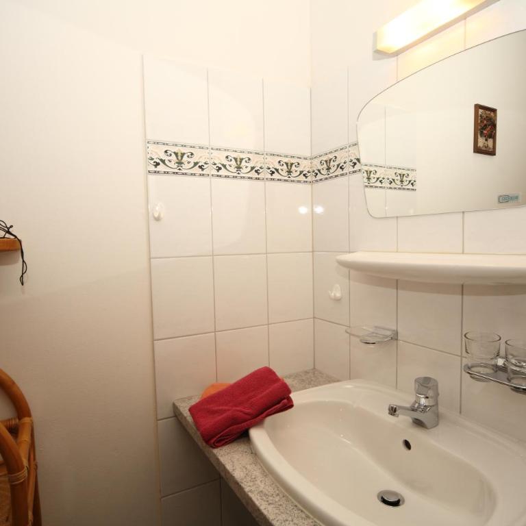 Pension-Greimelbacherhof - Familienzimmer (2 Erwachsene + 2 Kinder) mit Balkon - 11