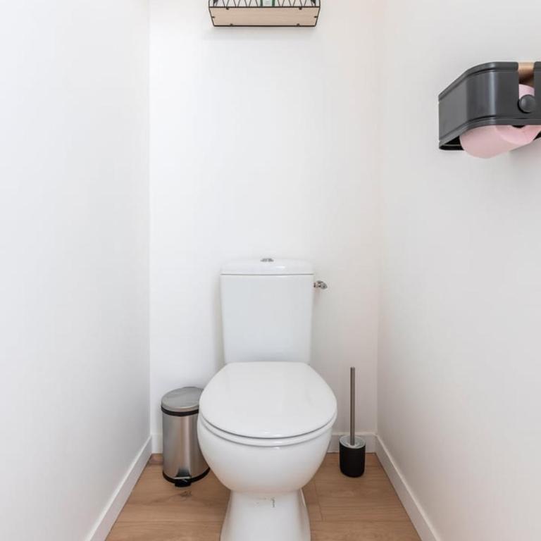 2 BR house w/ terrace, near train stations & metro - Maison de Vacances - 20