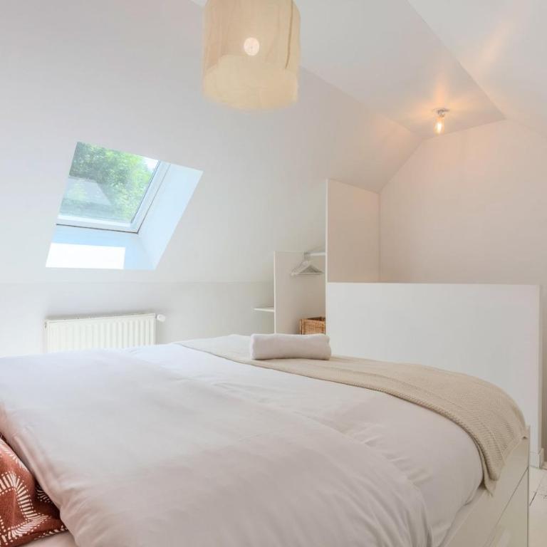 2 BR house w/ terrace, near train stations & metro - Maison de Vacances - 16