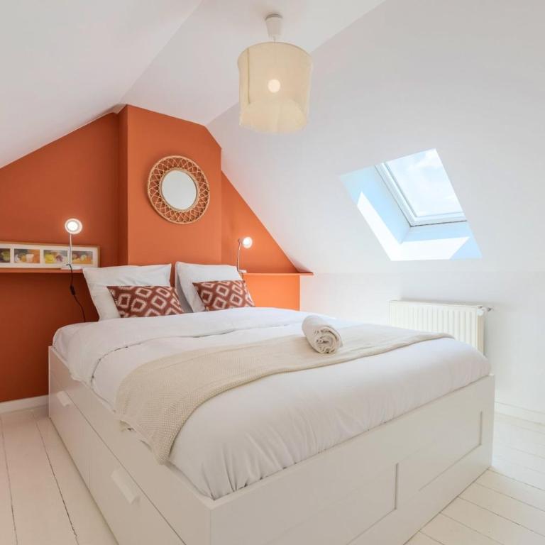 2 BR house w/ terrace, near train stations & metro - Maison de Vacances - 14