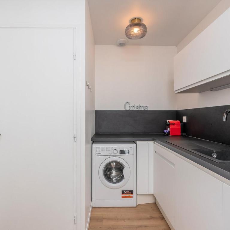 2 BR house w/ terrace, near train stations & metro - Maison de Vacances - 8