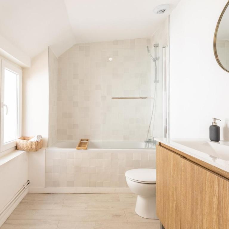 2 BR house w/ terrace, near train stations & metro - Maison de Vacances - 10
