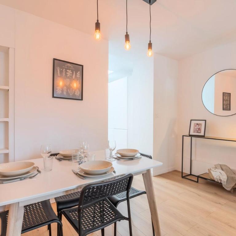 2 BR house w/ terrace, near train stations & metro - Maison de Vacances - 6