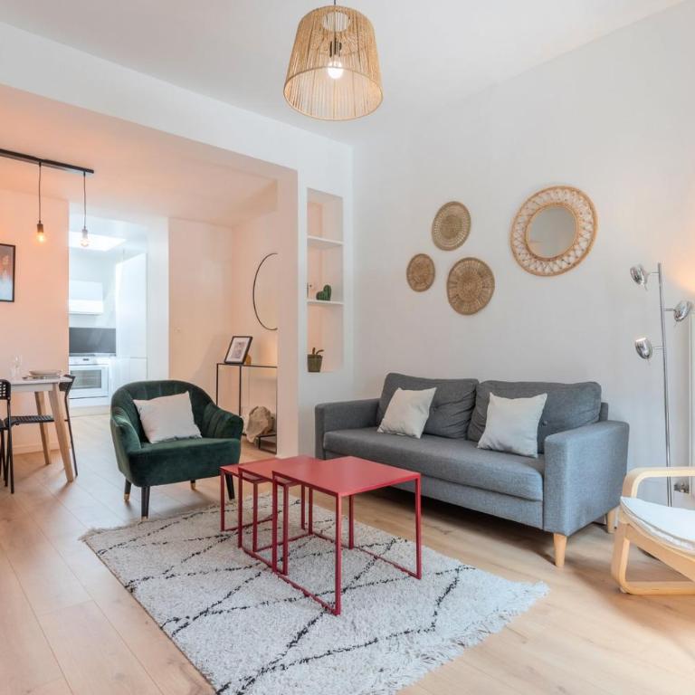 2 BR house w/ terrace, near train stations & metro - Maison de Vacances - 3