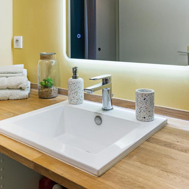 Joli studio - Parking Privé - WIFI Très Haut Débit - Au calme - Apartment mit 1 Schlafzimmer - 8