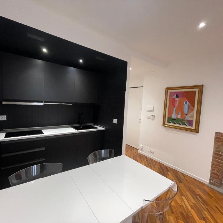 APartmenTorino - One-Bedroom Apartment - 2