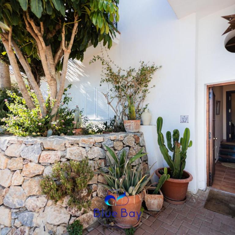 Al Alba Townhouse with Community Pool and Padel - Four-Bedroom House - 56