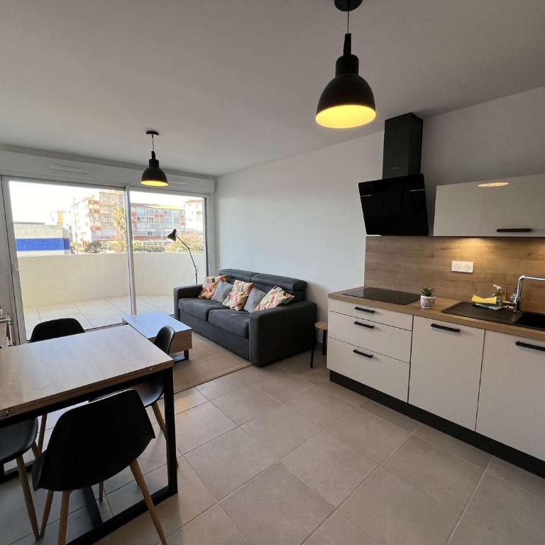 Superbe T2 avec grande terrasse et parking, proche mer - FR-1-701-73 - Apartment - 2