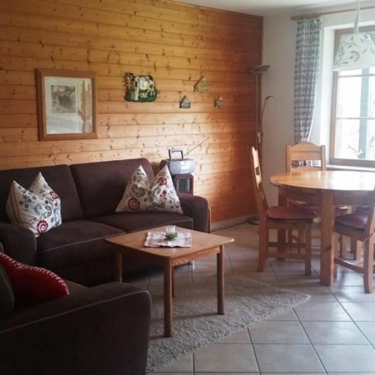 Ferienwohnung Enzian 3 im Feriendorf Sonnenhang im Allgäu - Standard Apartment mit 2 Schlafzimmern und Terrasse - 1