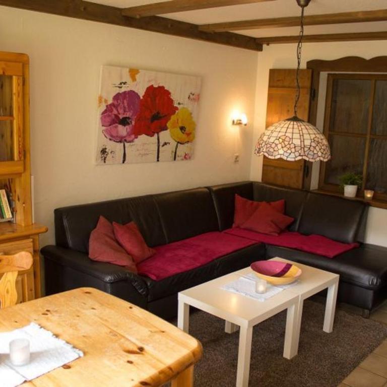 Ferienwohnung Enzian 2 im Feriendorf Sonnenhang im Allgäu - Apartment mit 2 Schlafzimmern und Terrasse - 1