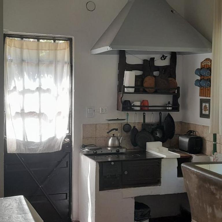 Casa de Huéspedes Muñiz sobre parque de 1000m2, 1 dormitorio, 20m2 cubiertos, baño con ducha, pileta cilíndrica de 3x076 - Casa con 1 dormitorio - 76