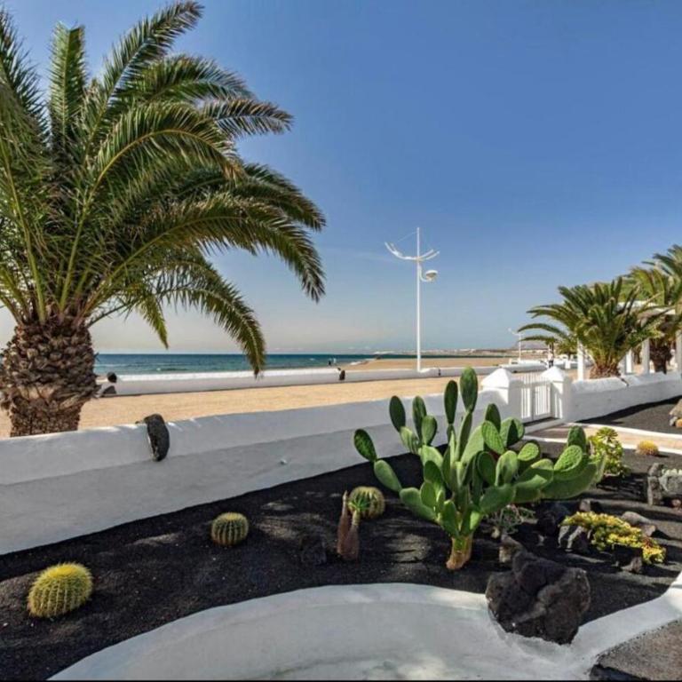 Luxury Villa Sea Front -La Orilla - Three-Bedroom Villa - 7