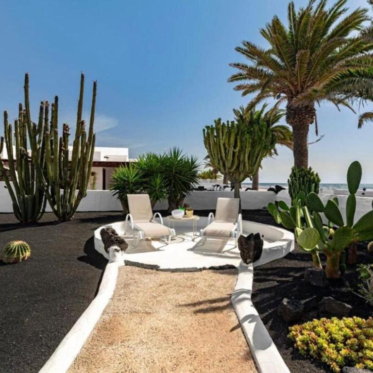 Luxury Villa Sea Front -La Orilla - Three-Bedroom Villa - 32