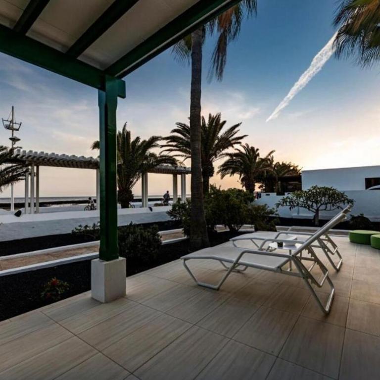 Luxury Villa Sea Front -La Orilla - Three-Bedroom Villa - 33