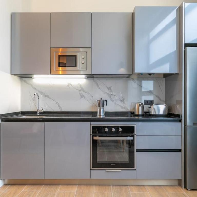 Beautiful duplex in front of Vista Alegre Palace - Two-Bedroom Apartment - 20