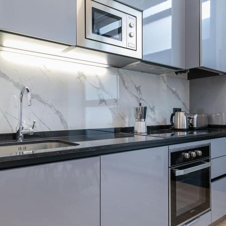 Beautiful duplex in front of Vista Alegre Palace - Two-Bedroom Apartment - 22