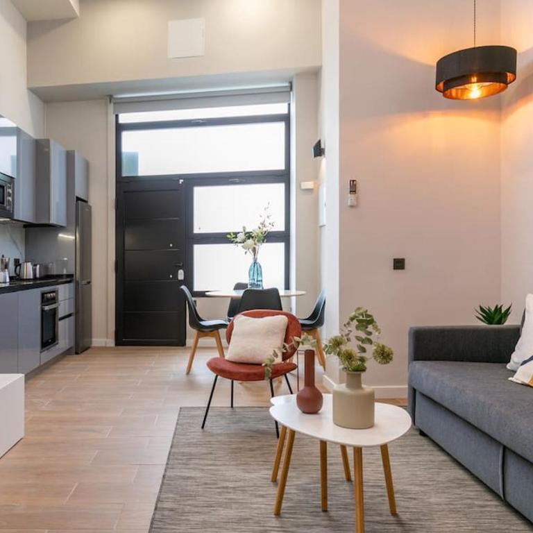 Beautiful duplex in front of Vista Alegre Palace - Two-Bedroom Apartment - 26