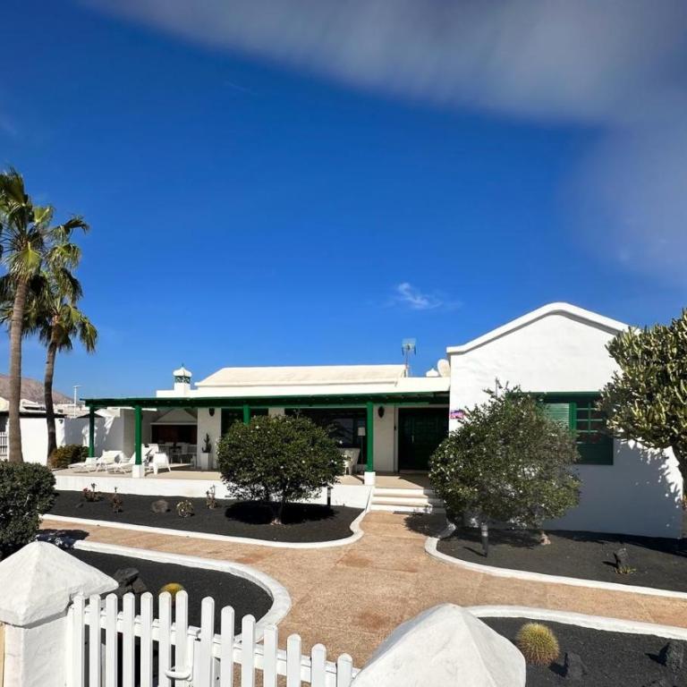 Luxury Villa Sea Front -La Orilla - Three-Bedroom Villa - 3